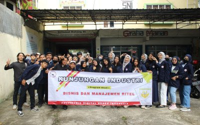 Kunjungan Industri Program Studi Bisnis dan Manajemen Ritel Ke Omocha Toys dan Risollaku